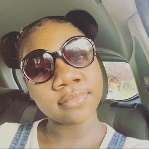 Meet your Posher, Giannia